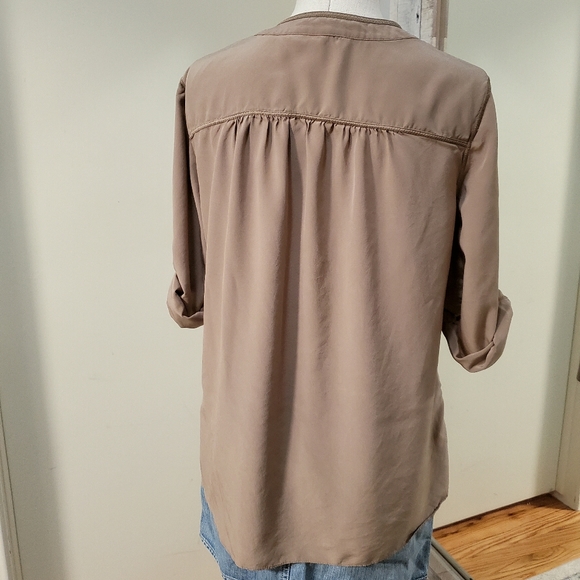 BCBG Silk Tunic Blouse Tab Rolled Sleeves Taupe S - Picture 6 of 10